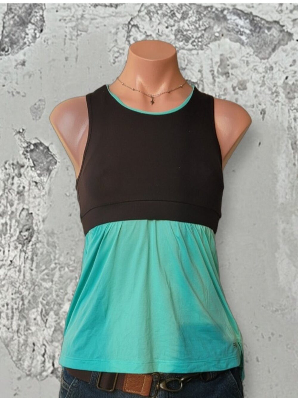 Forward with Design Layered Mint & Black Athletic Tank Top (Junior L 12)